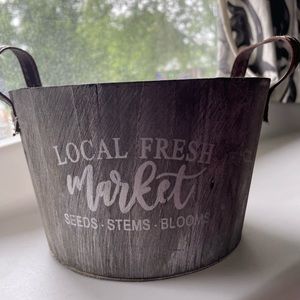 Gently used kitchen basket to hold your everyday items (keys, pens, pagers, etc)